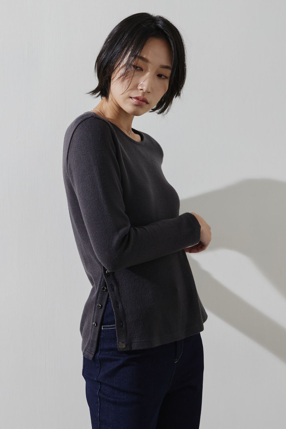 SST&C Dark Gray Round Neck Side Buttoned Elastic Knit Top | 8762211002  (Outlet)_1