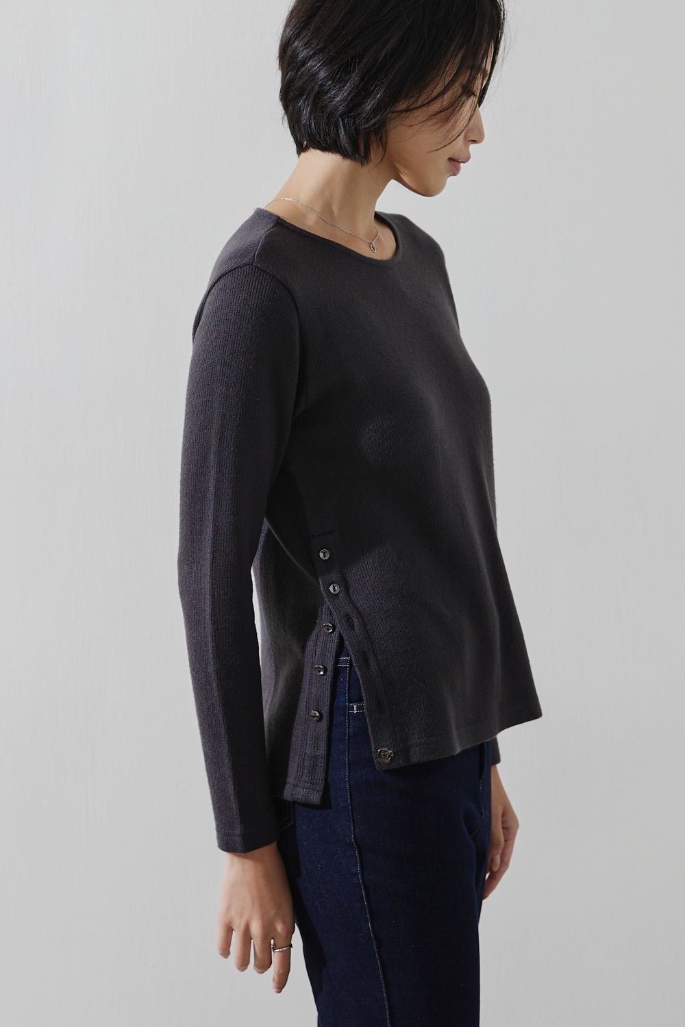 SST&C Dark Gray Round Neck Side Buttoned Elastic Knit Top | 8762211002  (Outlet)_5