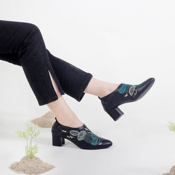 【HSIU創意手工繡花鞋】刺繡尖頭踝靴｜蔓蔓 (柔軟黑) BH-21_6