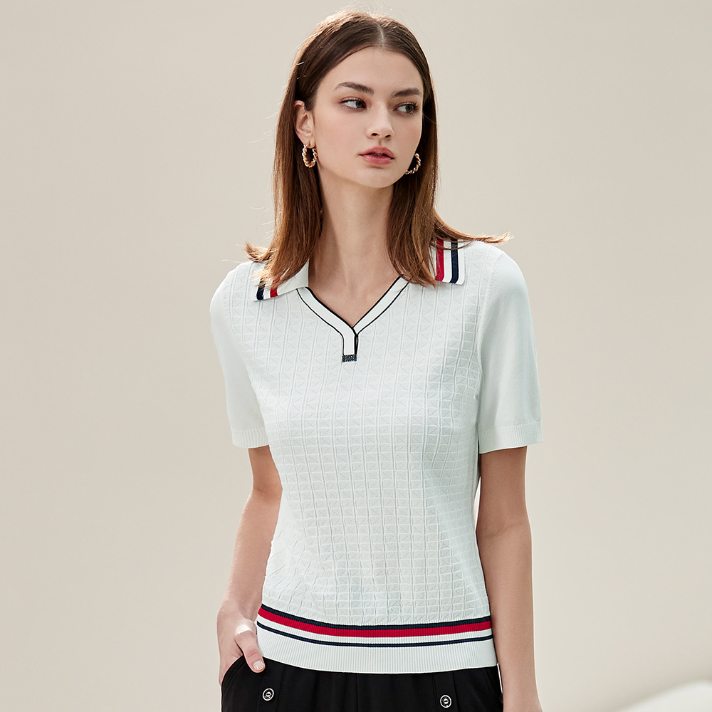 ILEY伊蕾 休閒撞色Y字領縲縈針織上衣(白色；M-XL)1231375003_0