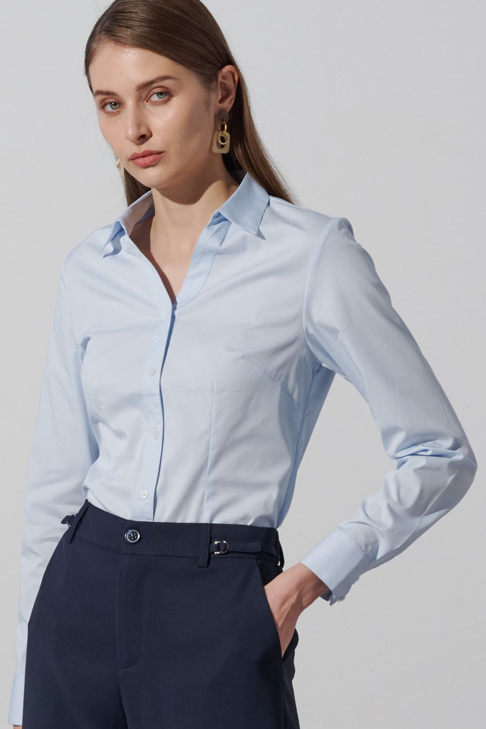 SST&C Light Ice Blue Basic V-Neck Slim Shirt | 7562302002  (Outlet)_4