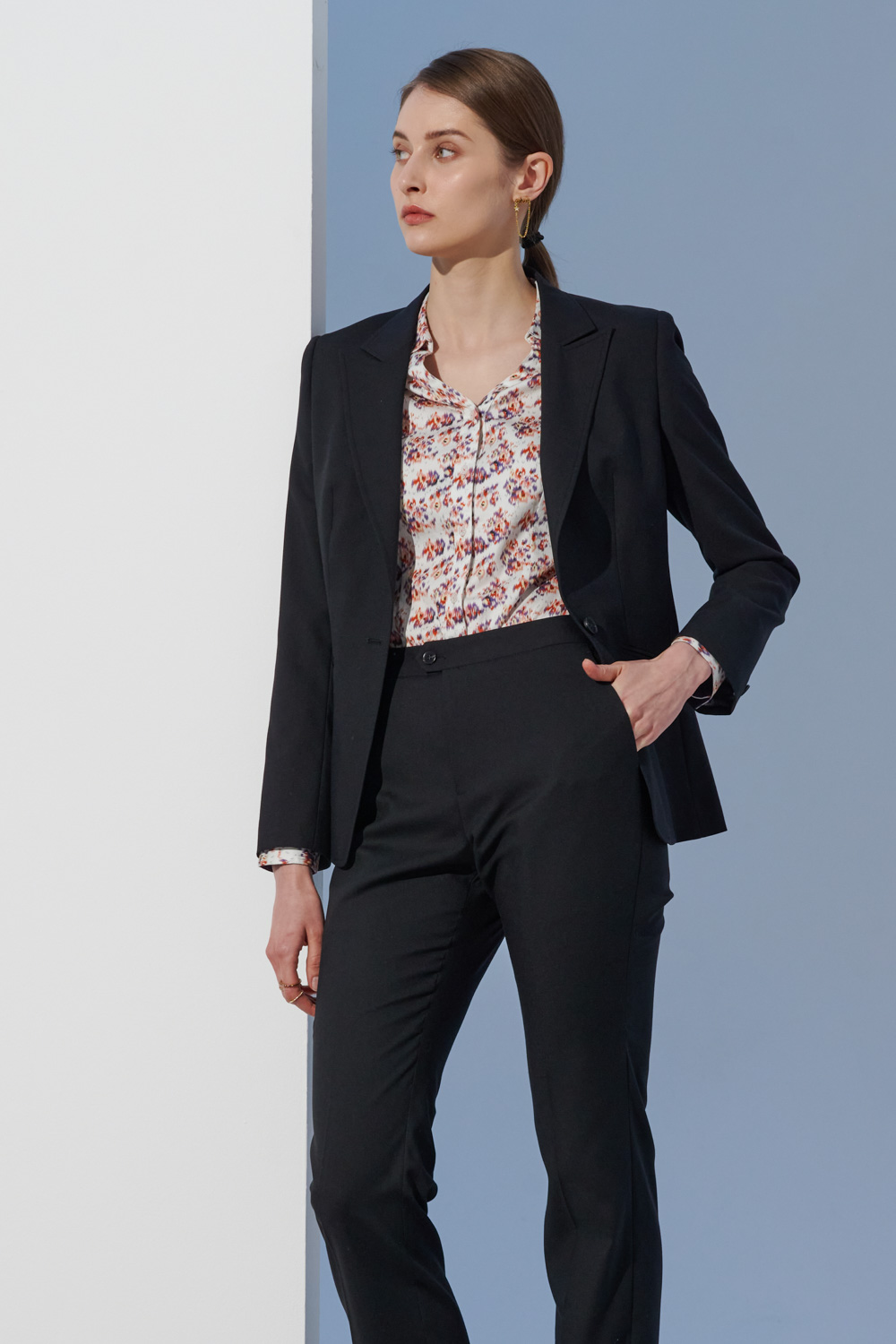 SST&C Abstract Print V-Neck Slim Fit Shirt | 7562302003  (Outlet)_4