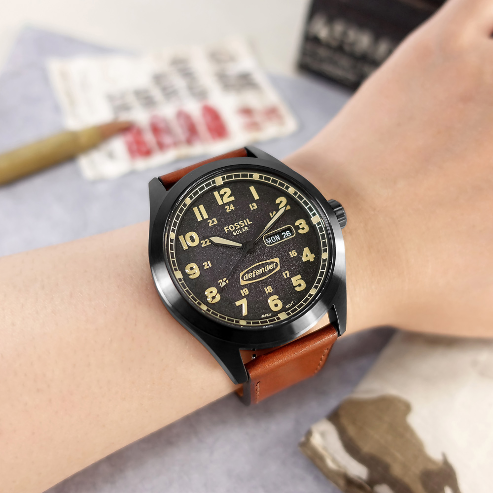 FOSSIL / FS5978 / Defender 太陽能復古時尚星期日期防水100米真皮手錶