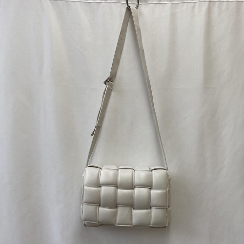 【微風南山店】BOTTEGA VENETA/側背包//パデッドカセット