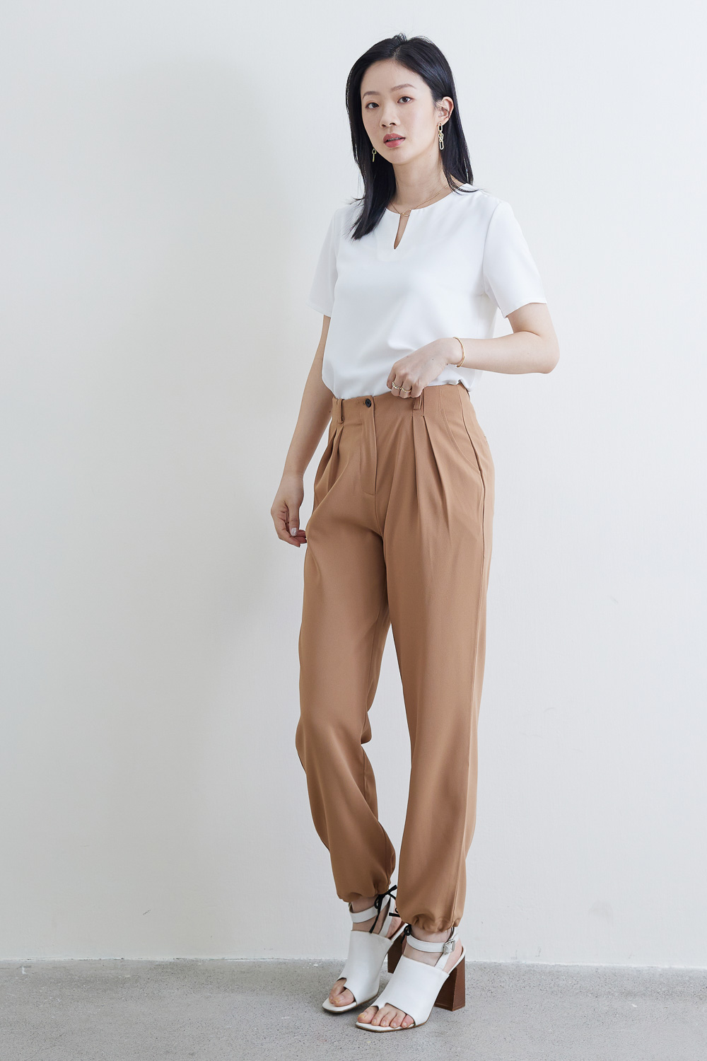 SST&C #Online Exclusive  Caramel Pleated Front Casual Trousers | 8231811005  (Outlet)_1