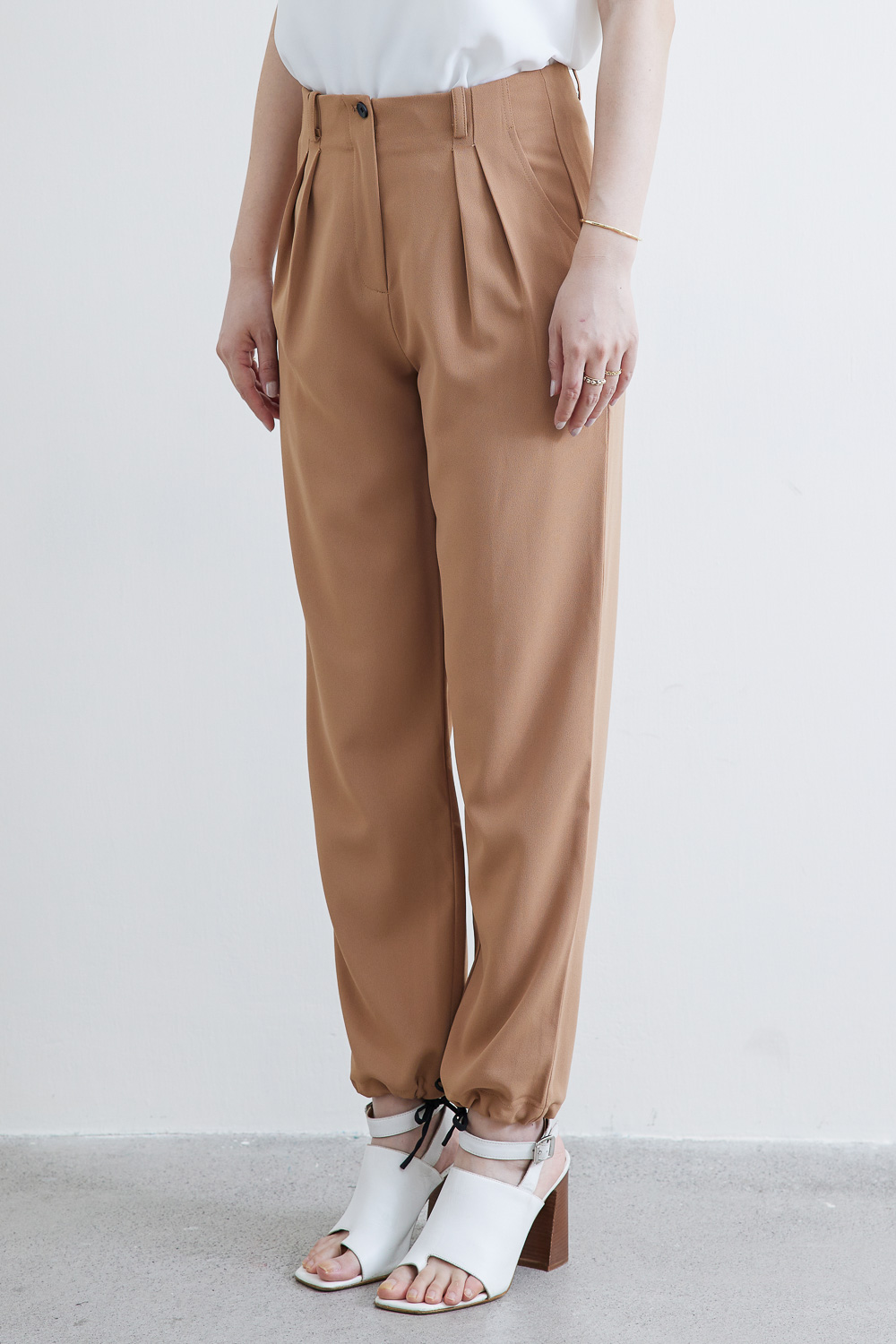 SST&C #Online Exclusive  Caramel Pleated Front Casual Trousers | 8231811005  (Outlet)_4
