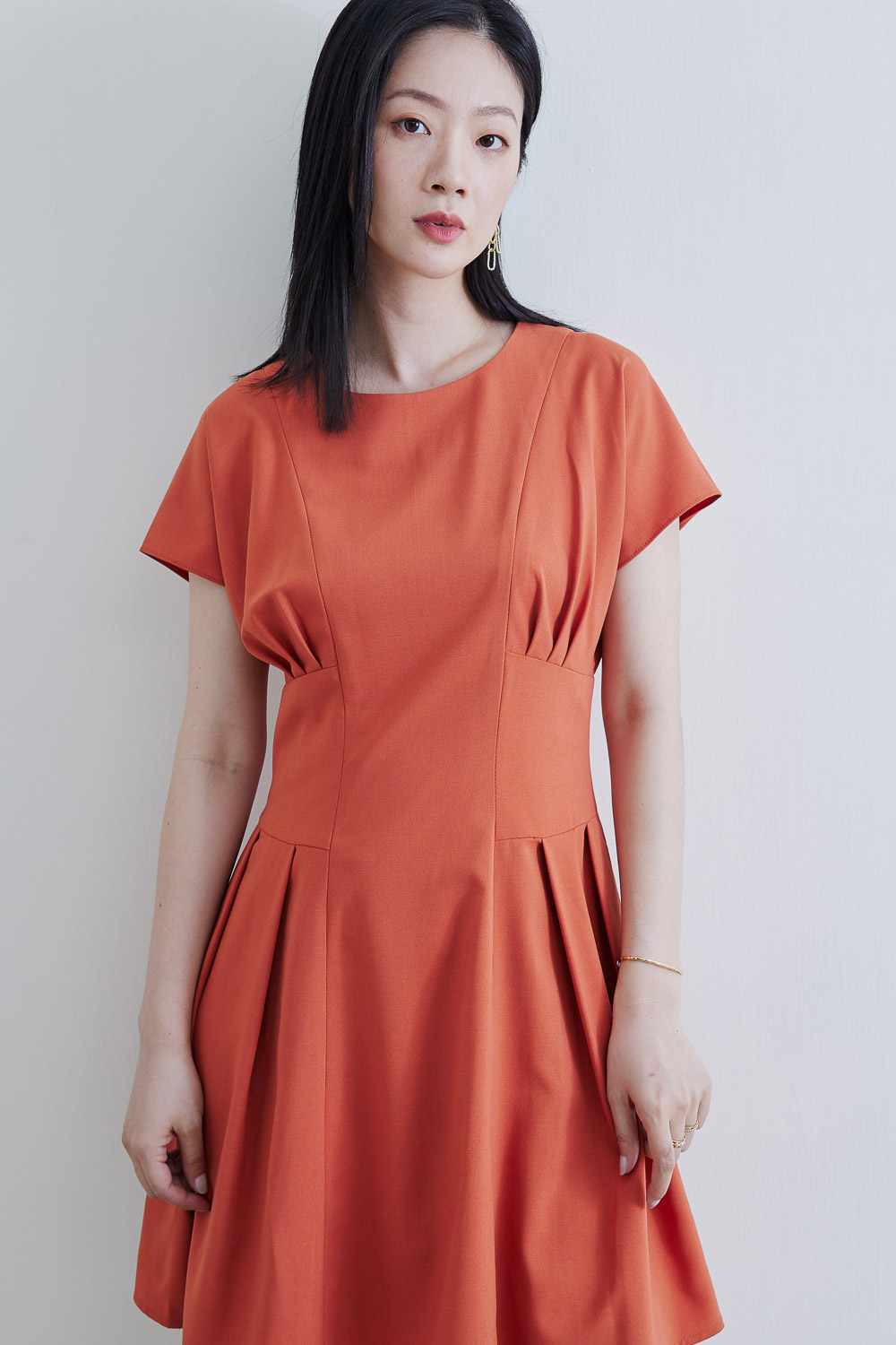 SST&C #Online Exclusive  Coral Daisy Round Neck Pleated Design Dress | 8562104001  (Outlet)_1