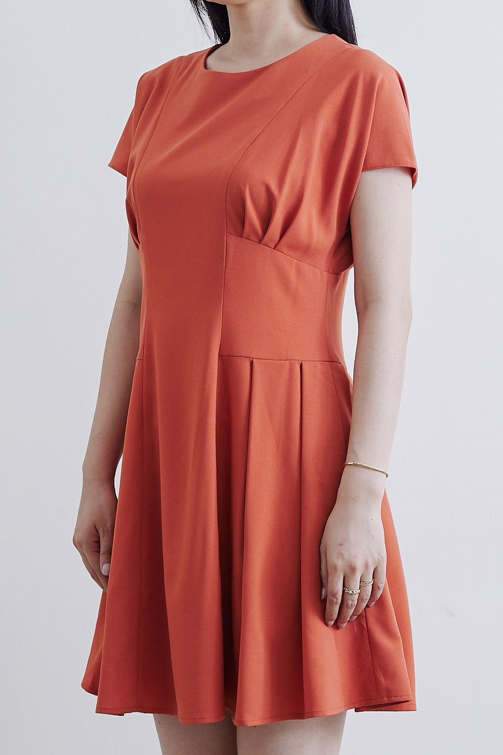 SST&C #Online Exclusive  Coral Daisy Round Neck Pleated Design Dress | 8562104001  (Outlet)_4