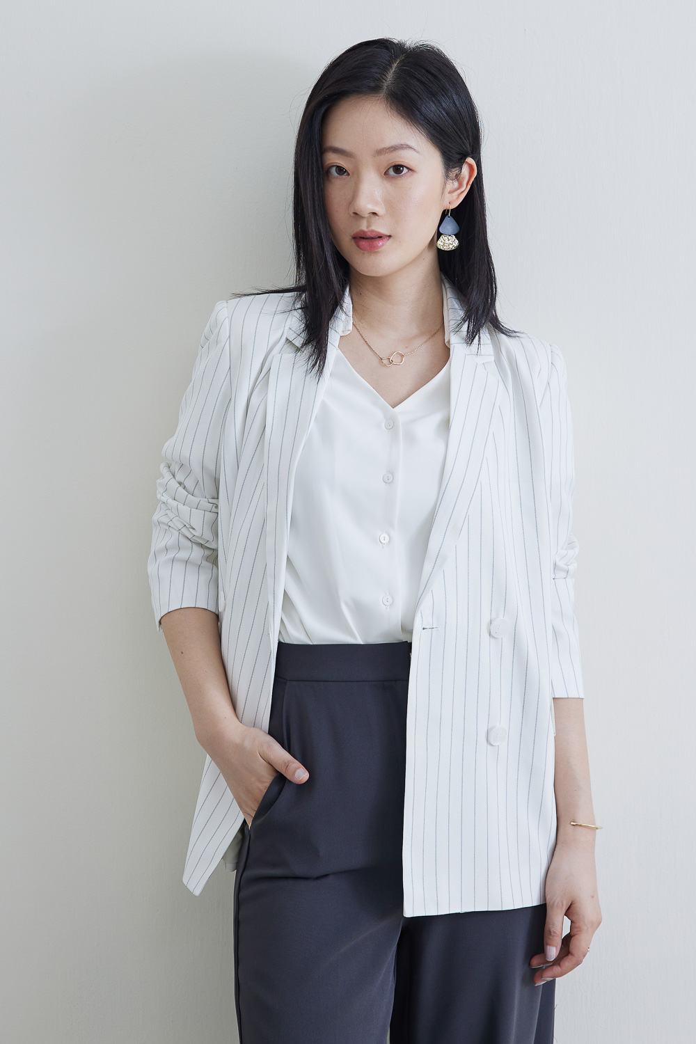 SST&C #網路獨賣款白底條紋雙排釦休閒女裝西裝外套 | 8162204008 (outlet)_0
