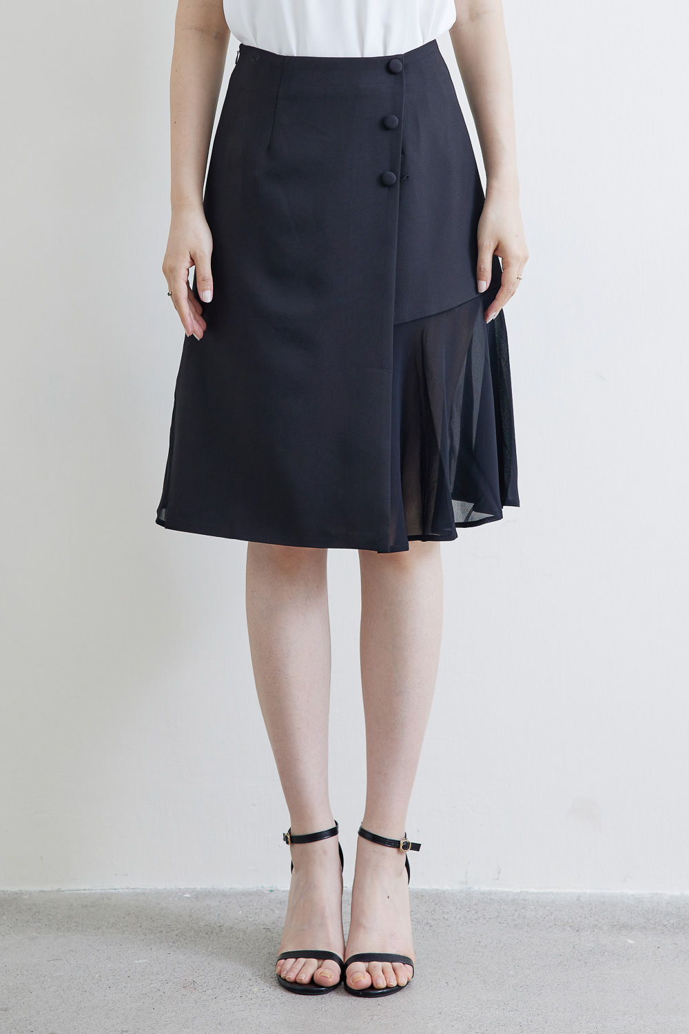 SST&C #Online Exclusive  Black Cut-Over Knee Skirt |  8361812004 (Outlet)_4