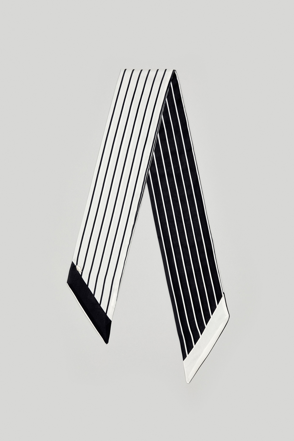 SST&C Black and White Striped Pattern Scarf | 9662305010  (Outlet)_0