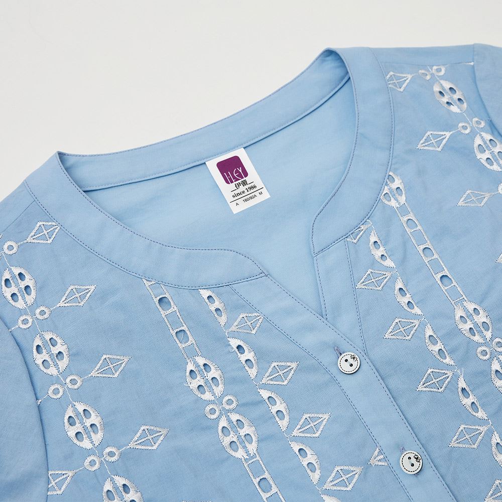 ILEY伊蕾 清新縷空刺繡短版綁結純棉上衣(淺藍色；M-XL)1233011050_2