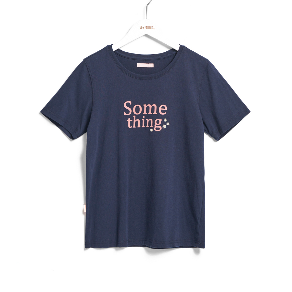 SOMETHING｜女裝｜基本LOGO短袖T恤