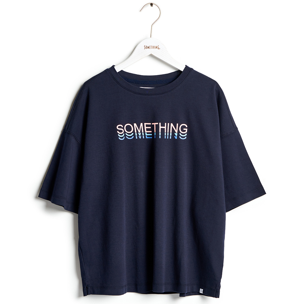 SOMETHING｜女裝｜年輕三色LOGO短袖T恤