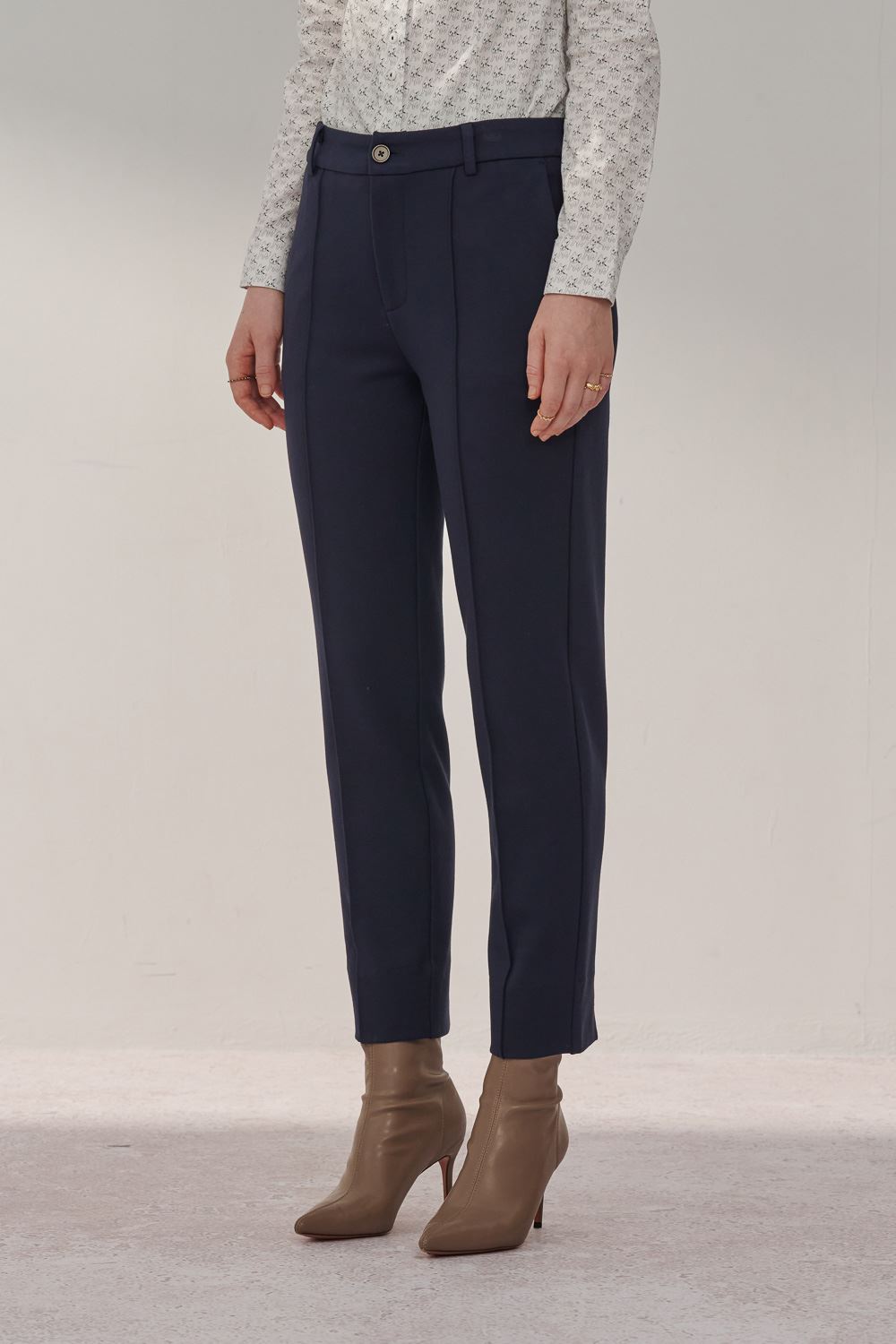SST&C Dark Blue Low-Rise Slim Knitted Trousers | 8262310001  (Outlet)_1