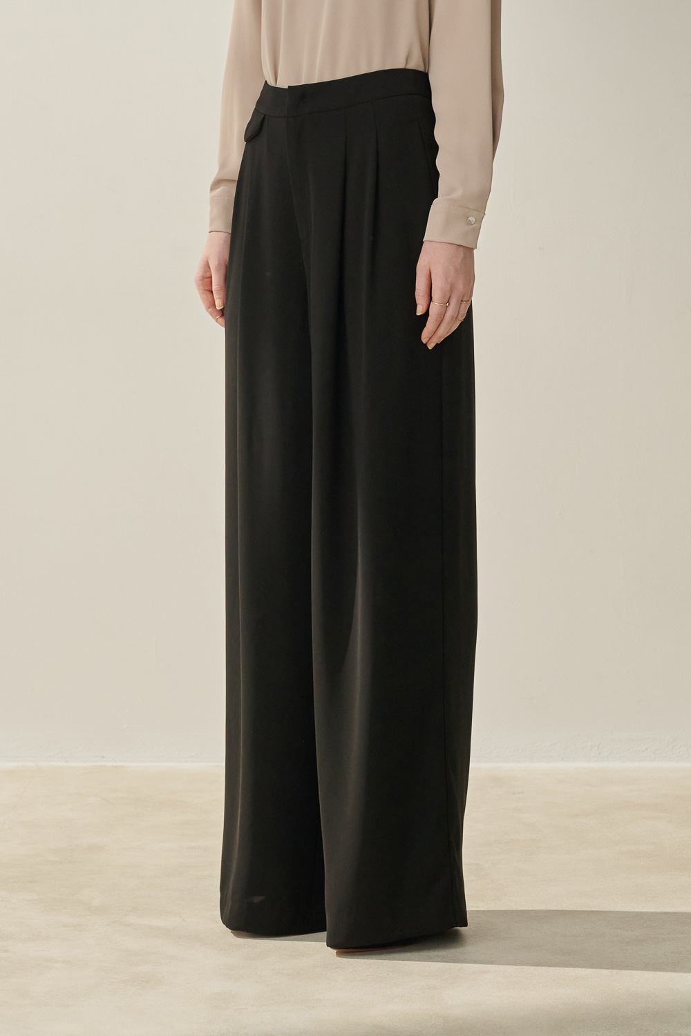 SST&C #Online Exclusive  Black Mid-Rise Pleated Wide Trousers | 8262310004  (Outlet)_1