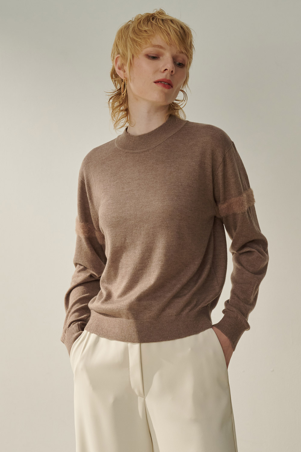 SST&C Camel Slightly High Collar Patchwork Plush Sleeve Sweater | 8662310005  (Outlet)_0
