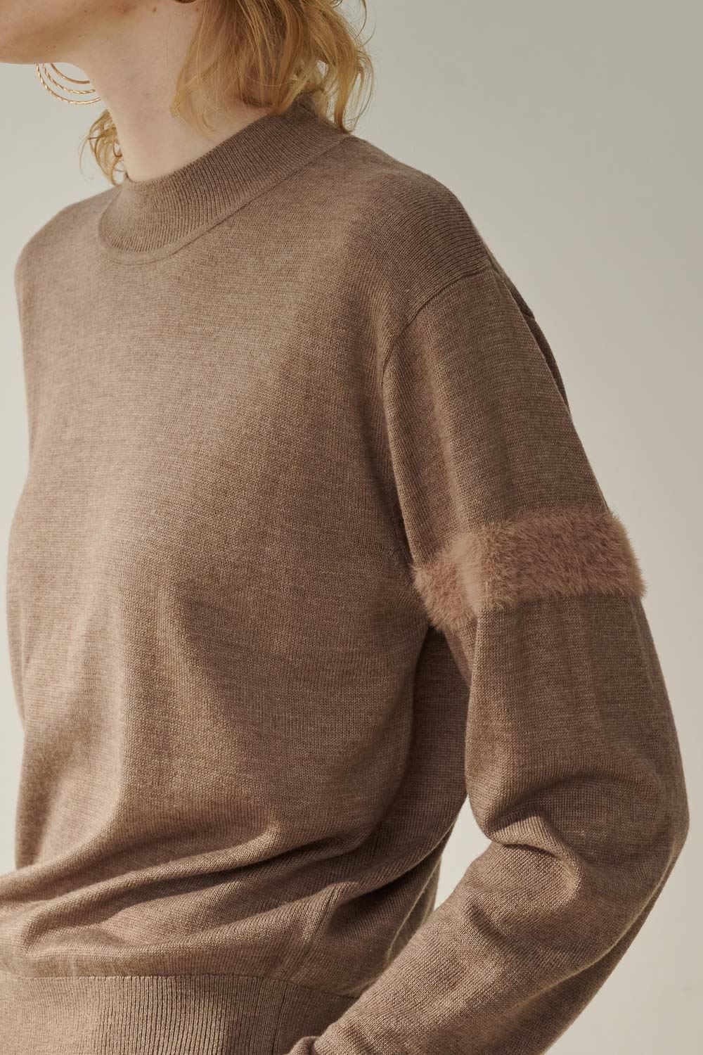 SST&C Camel Slightly High Collar Patchwork Plush Sleeve Sweater | 8662310005  (Outlet)_6