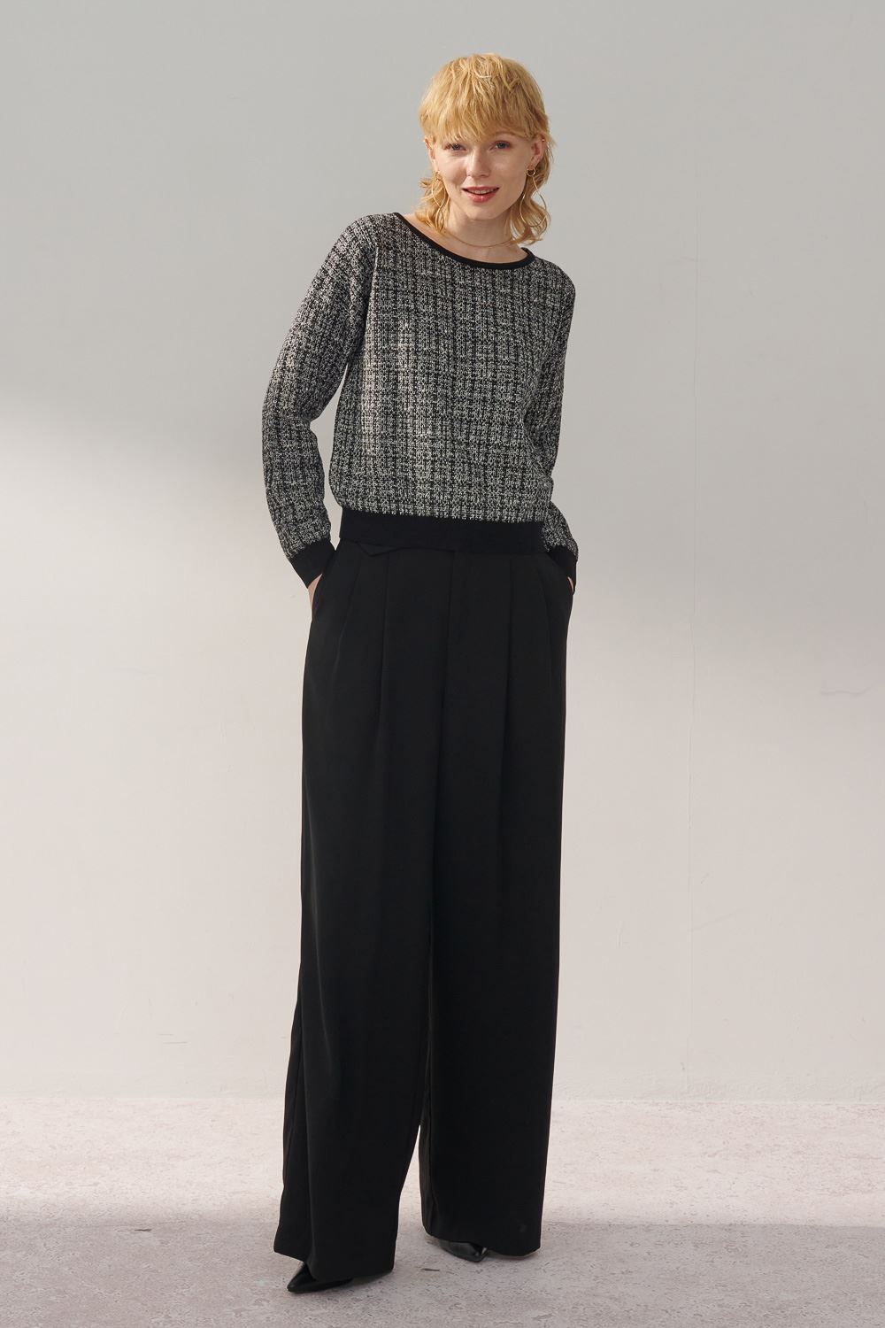 SST&C Black and White Gauze Tweed Off-Shoulder Sweater | 8662310007  (Outlet)_2