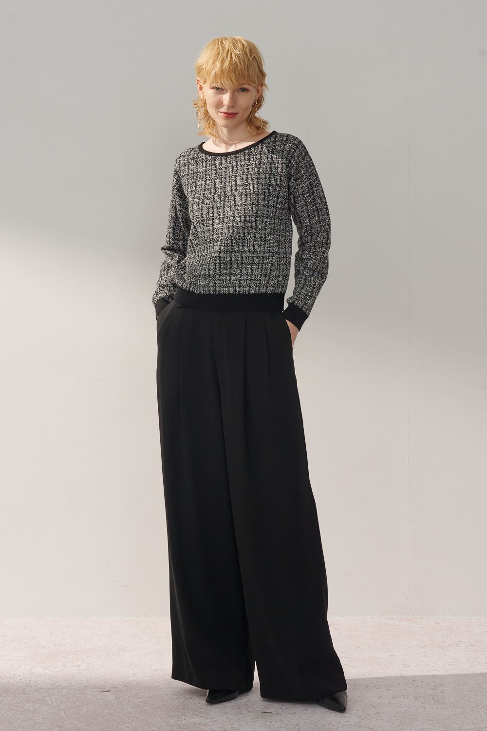 SST&C Black and White Gauze Tweed Off-Shoulder Sweater | 8662310007  (Outlet)_3