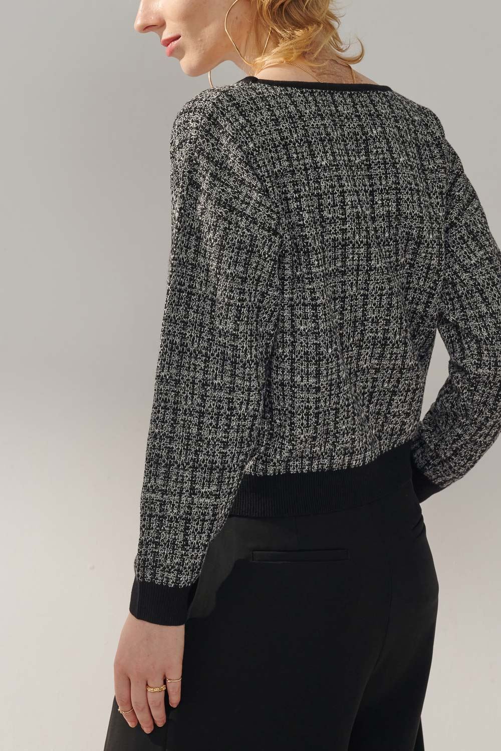 SST&C Black and White Gauze Tweed Off-Shoulder Sweater | 8662310007  (Outlet)_4