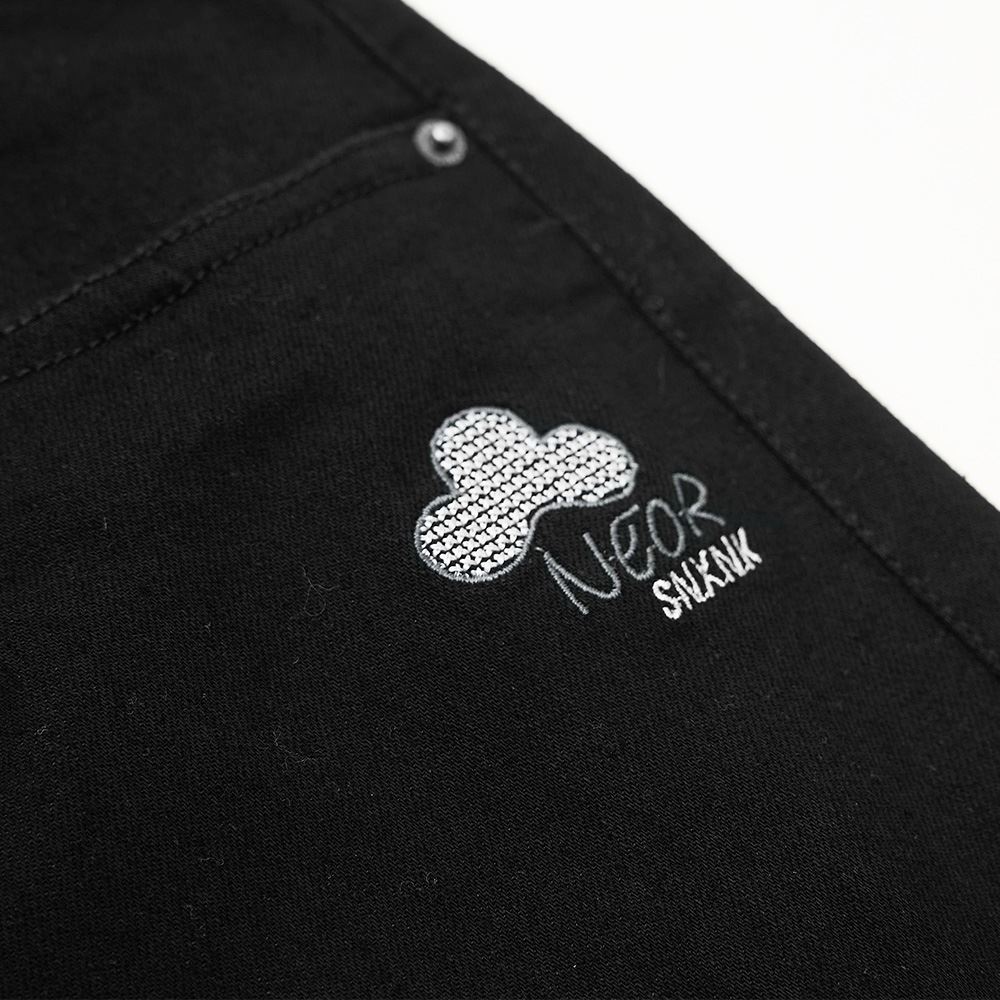ILEY伊蕾 雲朵刺繡直筒牛仔長褲(黑色；M-2L)1233308602_3