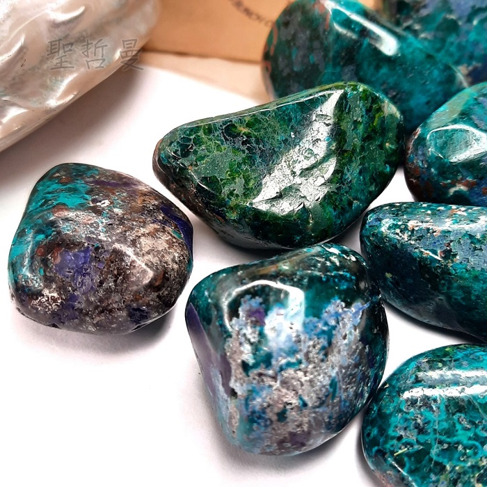 🍀翠銅礦滾石 Dioptase ~啟動心輪，打開心之眼，助人度過創傷，走出低潮_1