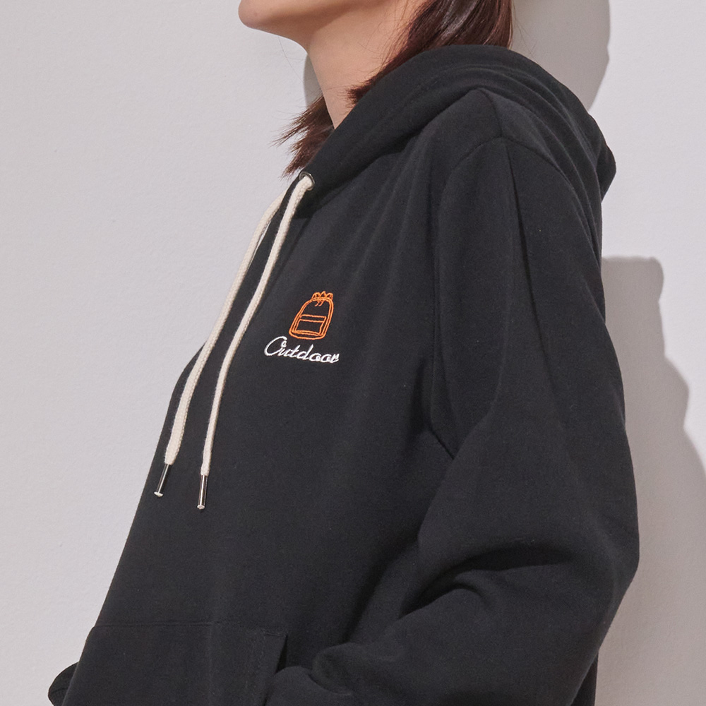 【OUTDOOR】小背包LOGO刺繡連帽T恤-黑色 ODC626HEBK (ODCLO)_1