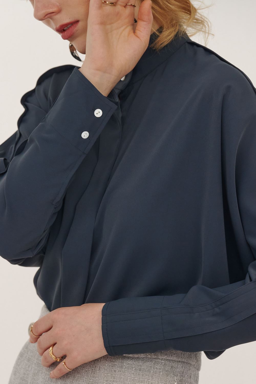 SST&C Dark Gray and Blue Flying Squirrel Sleeves Stand Collar Top | 7662311004  (Outlet)_3