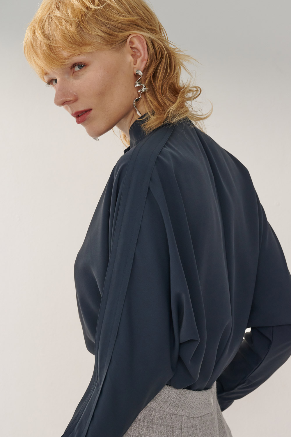 SST&C Dark Gray and Blue Flying Squirrel Sleeves Stand Collar Top | 7662311004  (Outlet)_4