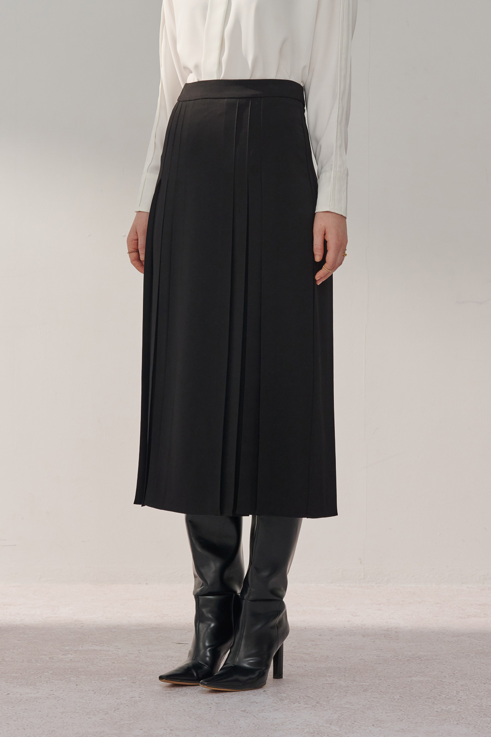 SST&C Black Pleated Long Skirt | 8362311004  (Outlet)_6