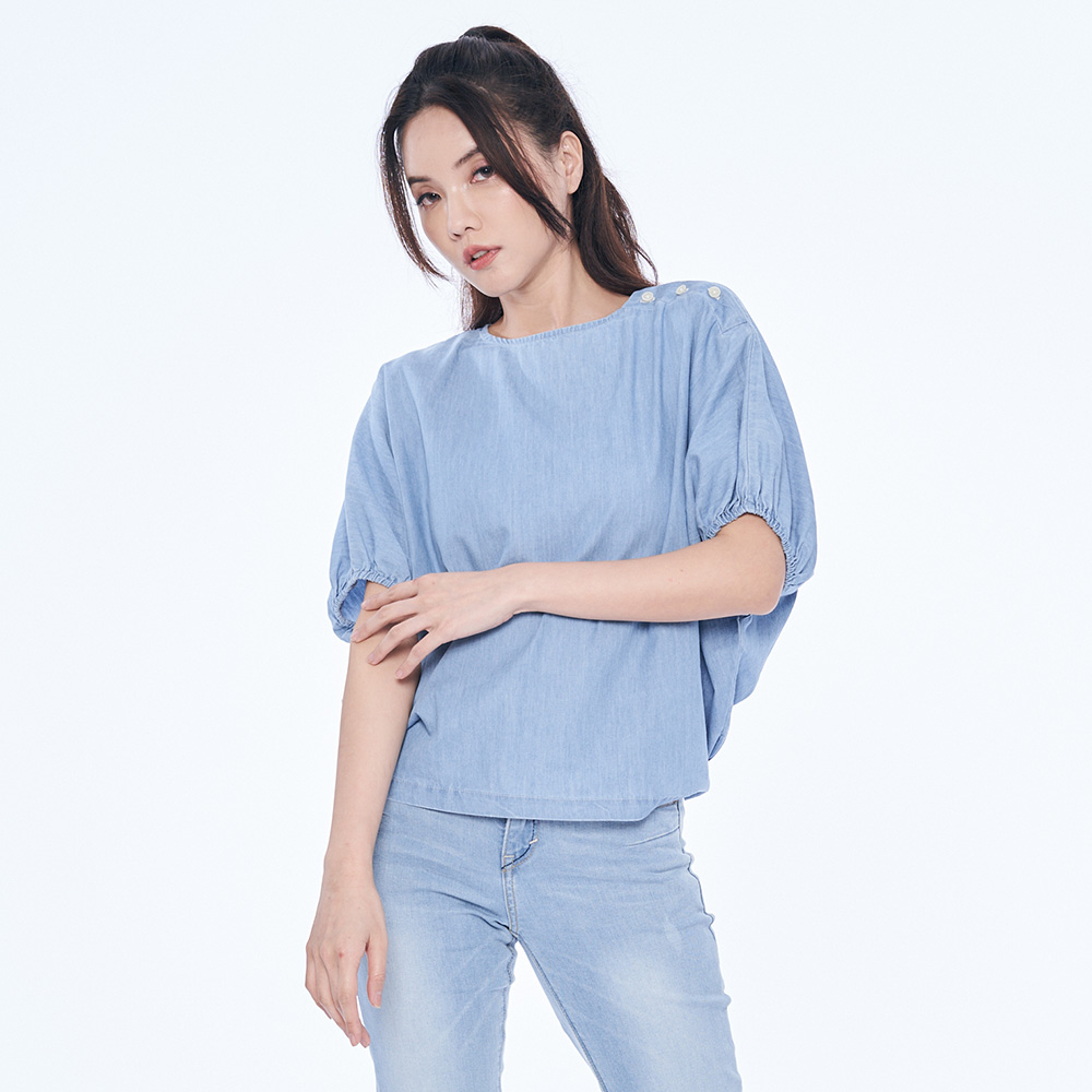 5th STREET｜女裝｜寬版鈕扣造型泡泡袖短袖T恤｜拔淺藍