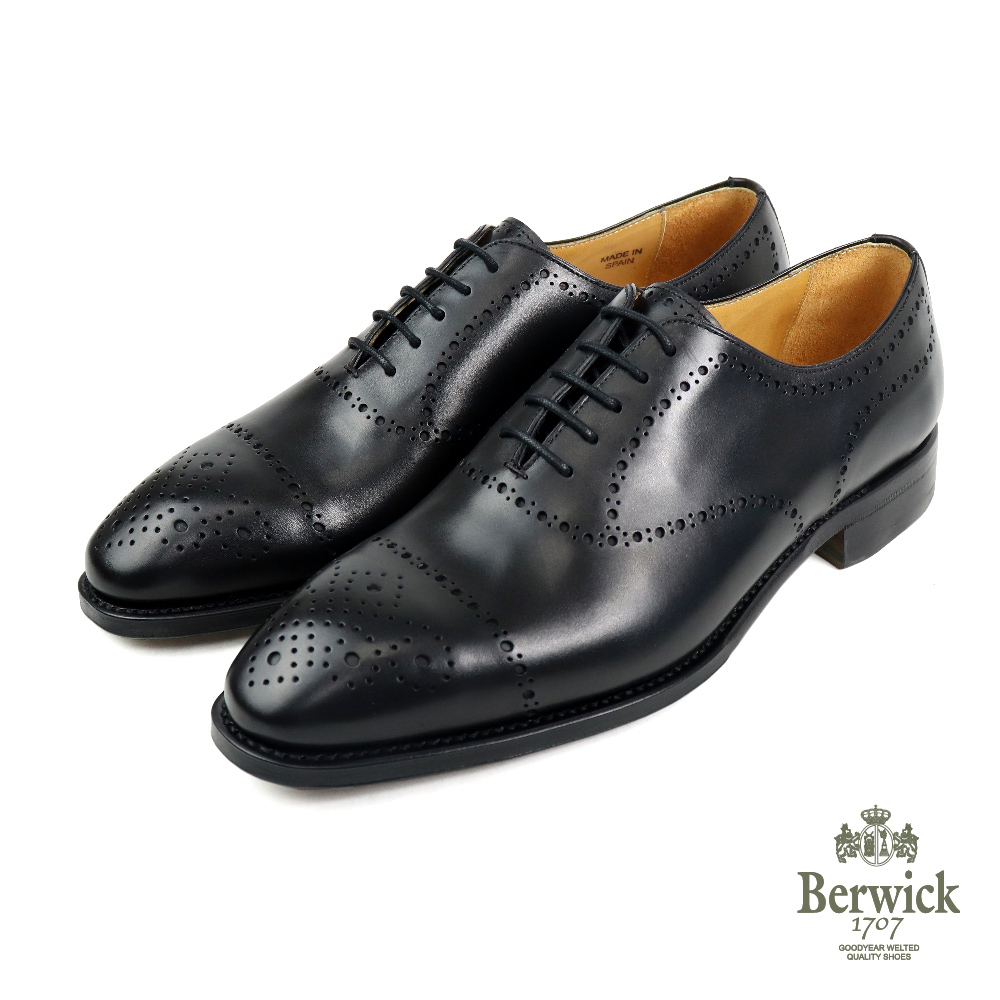 【Berwick】西班牙手工經典橫式雕孔牛津鞋  黑色(B5557-BL)