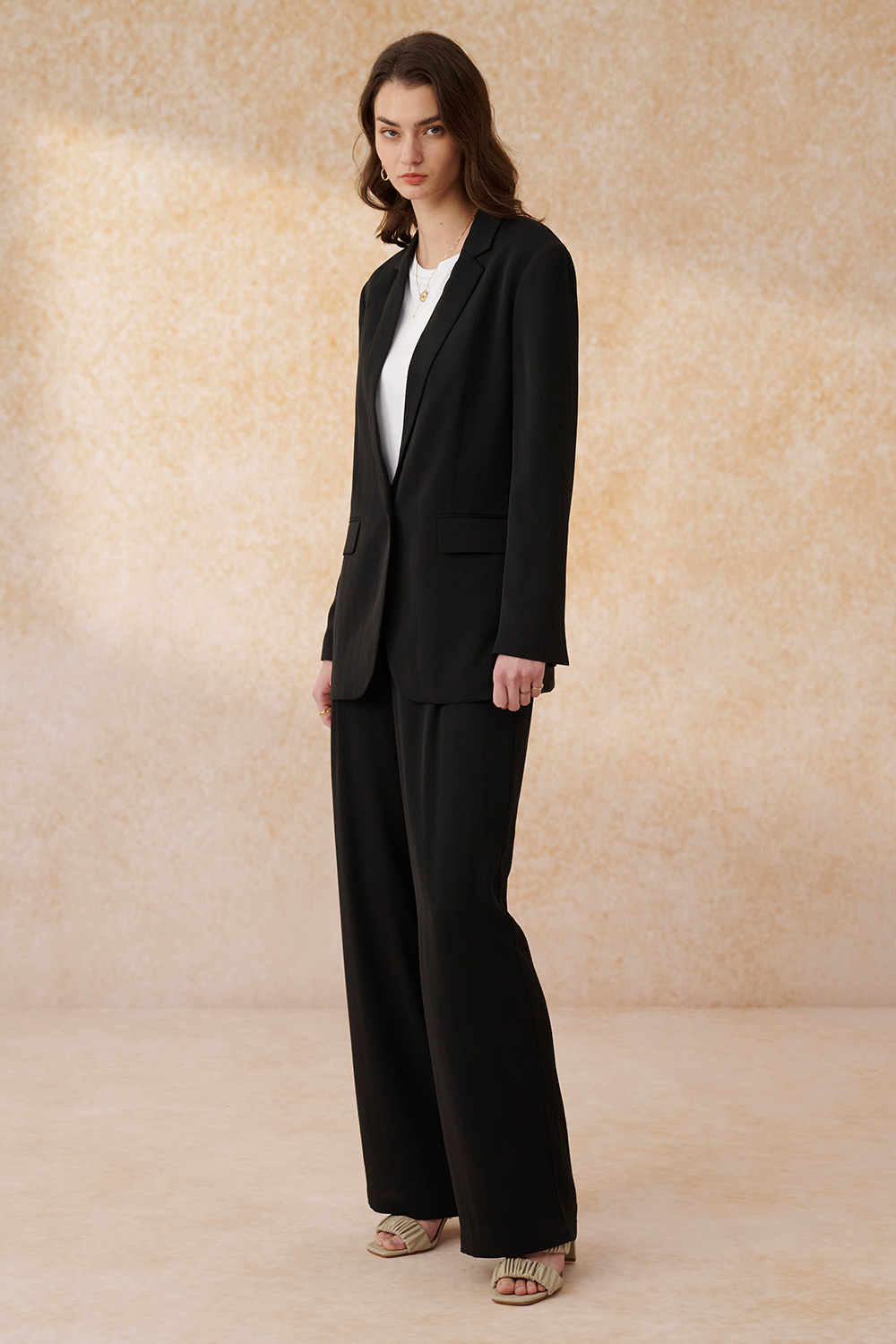 SST&C Black Pleated Wide Trousers | 8262402002  (Outlet)_2