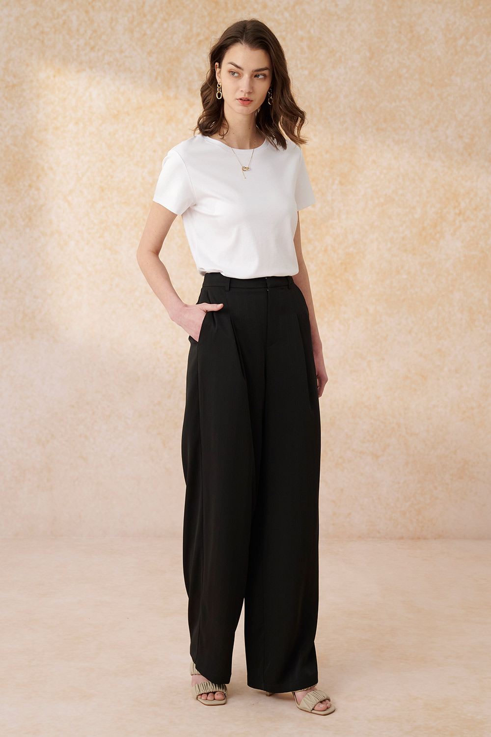 SST&C Black Pleated Wide Trousers | 8262402002  (Outlet)_5