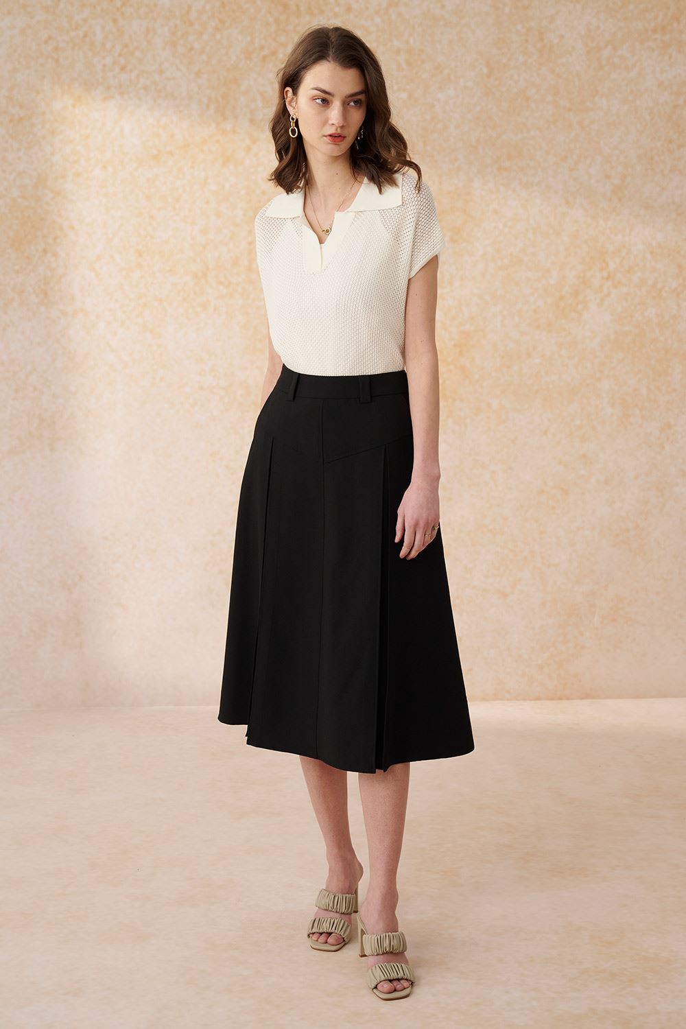 SST&C Black Textured Pleated Long Skirt | 8362402002  (Outlet)_0