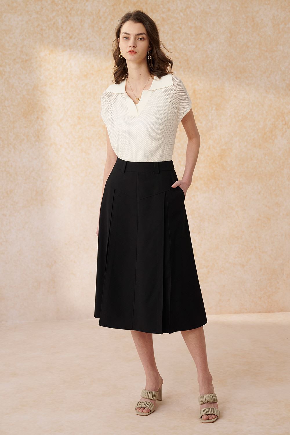 SST&C Black Textured Pleated Long Skirt | 8362402002  (Outlet)_2