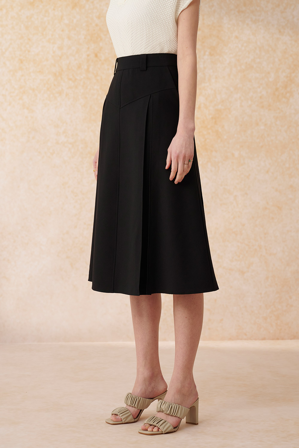 SST&C Black Textured Pleated Long Skirt | 8362402002  (Outlet)_6