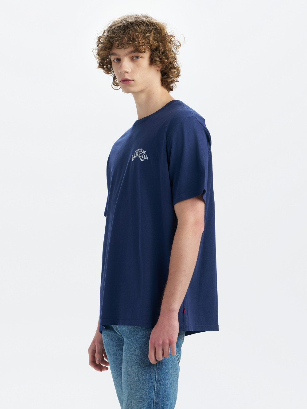 男款 RELAXED FIT短袖T恤 / 立體字體LOGO / 寬鬆休閒版型 熱賣單品