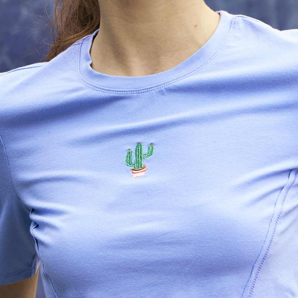 元動力 小刺繡圓弧短版露腰上衣(兩色；S-L)4241191201_2
