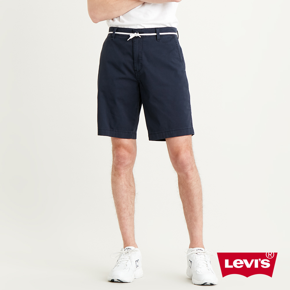 Levi’s® 男款 XX CHINO 深色卡其休閒短褲 熱賣單品