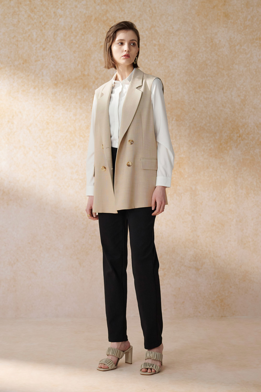 SST&C Beige Sword Collar Sleeveless Long Vest | 8162405002_3