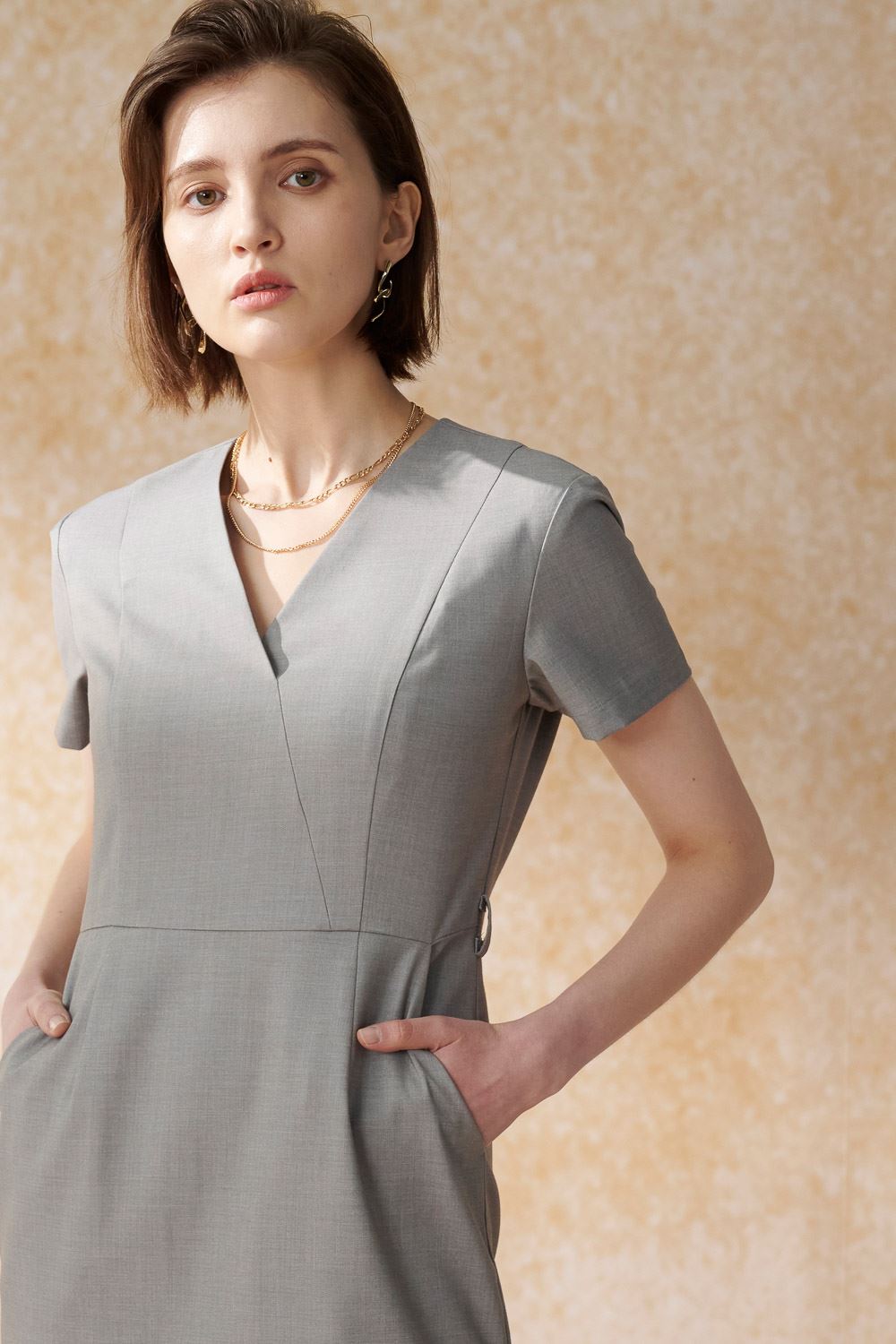 SST&C Light Gray V-Neck Short-Sleeved Dress | 8562405001_4