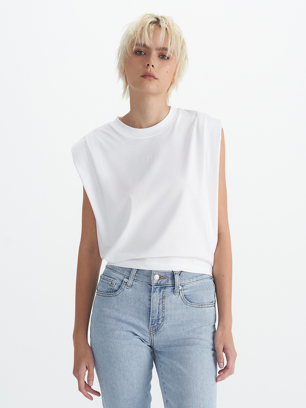 Levi’s® 女款綁帶無袖背心 Performance Cool 熱賣單品