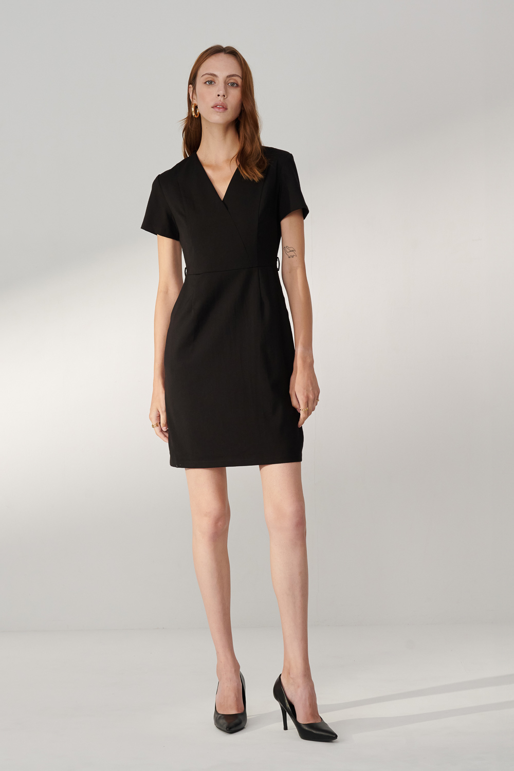 SST&C Black V-Neck Short-Sleeved Dress | 8562405002_2