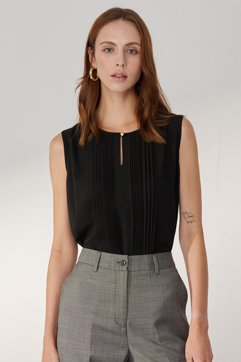SST&C Black Pullover Pleated Vest | 7662405006_0