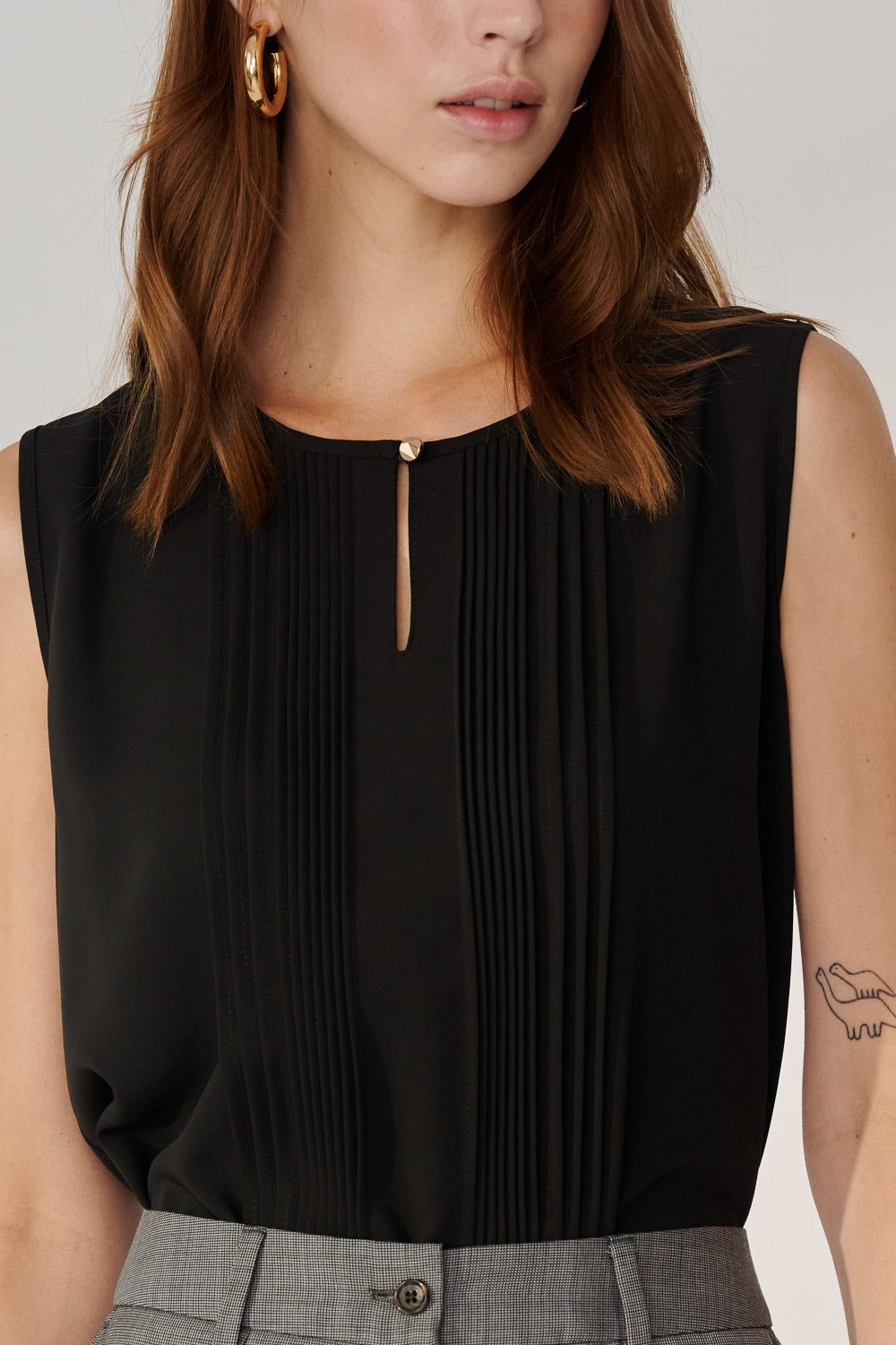 SST&C Black Pullover Pleated Vest | 7662405006_6