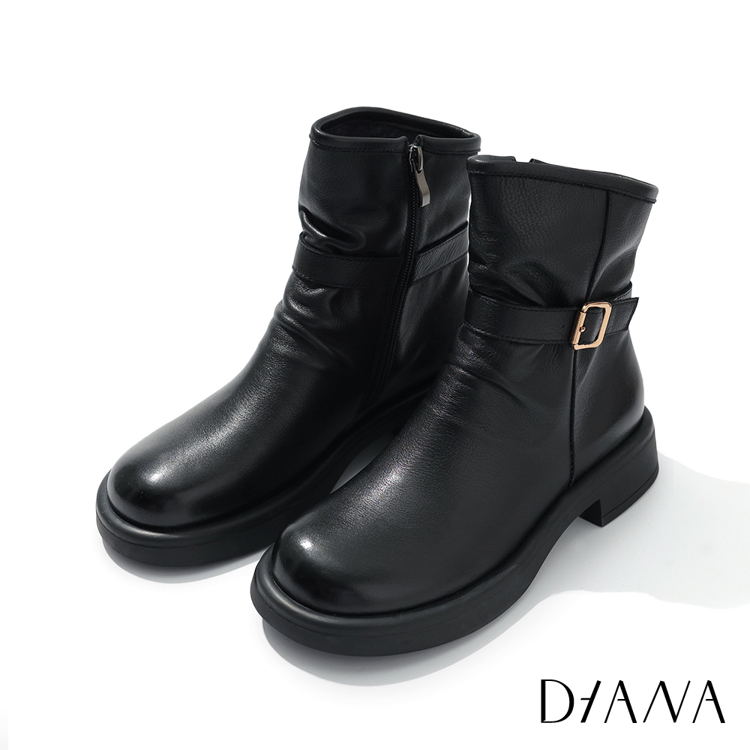 DIANA 3.5cm軟牛皮皮帶飾釦側拉鍊厚底短靴  黑糖  #53903