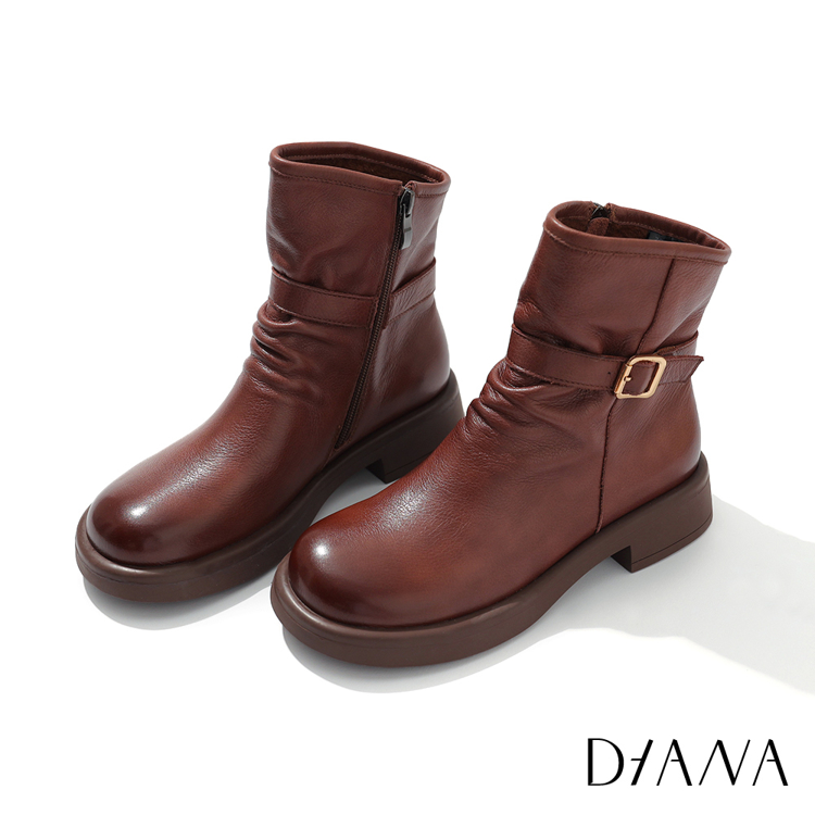 DIANA 3.5cm軟牛皮皮帶飾釦側拉鍊厚底短靴  咖啡  #53903