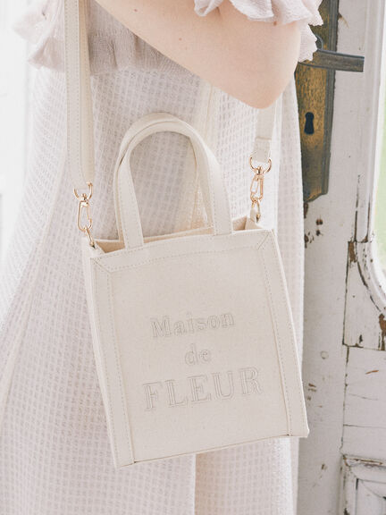 【WEB限定】2WAY簡約LOGO刺繡帆布方形手提/肩背包(8S42F0J1200) - Maison de FLEUR